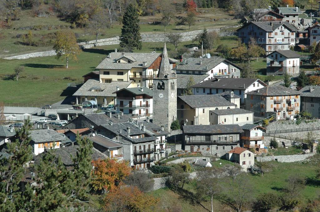 Hotel Des Roses Antey-Saint-André Exteriér fotografie