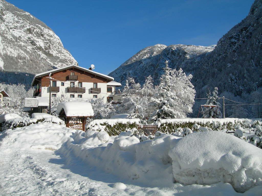 Hotel Des Roses Antey-Saint-André Exteriér fotografie