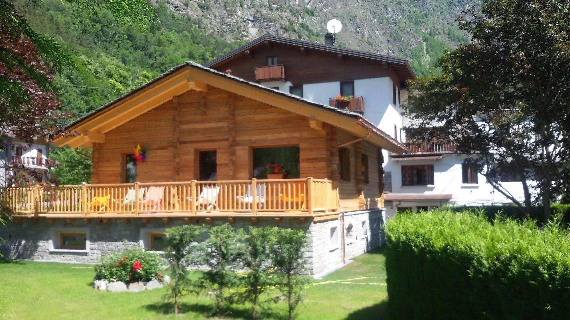 Hotel Des Roses Antey-Saint-André Exteriér fotografie